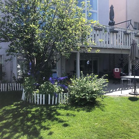 Hotel Hamptons Rose Garden Family! YYC Exterior foto